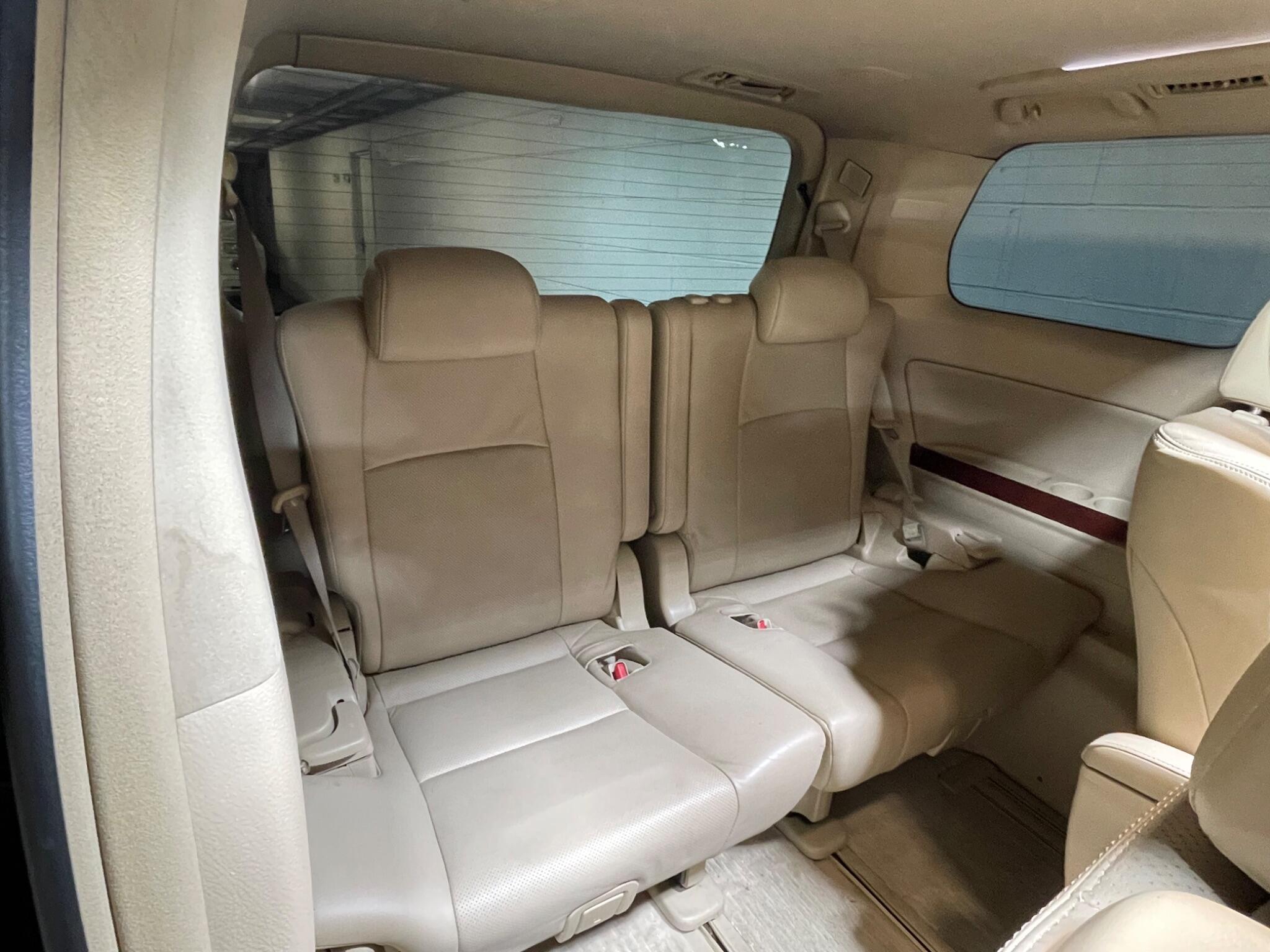 Toyota Vellfire - Image 12