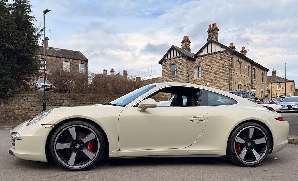 Porsche 911 - Image 16