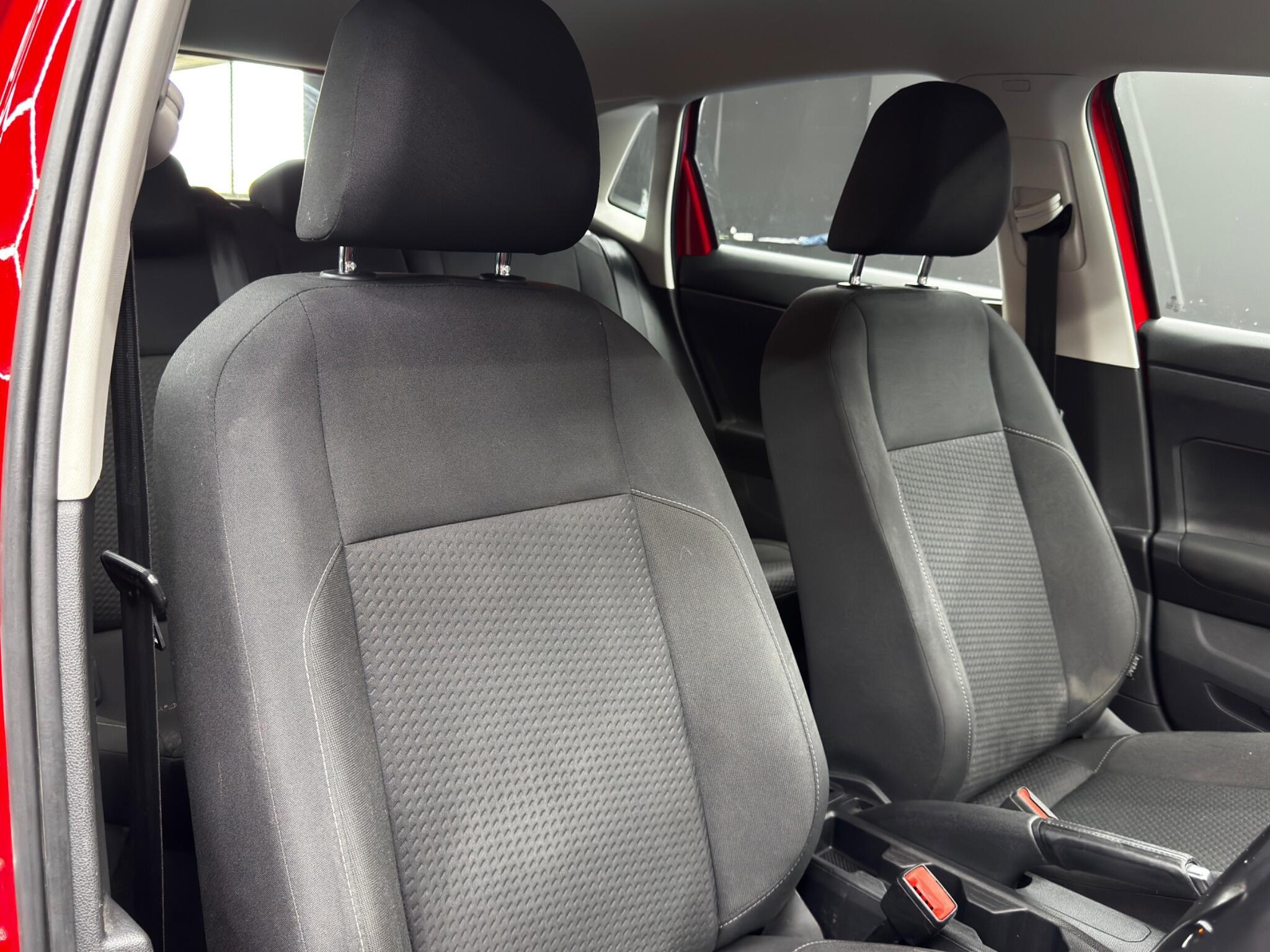 Volkswagen Polo - Image 12