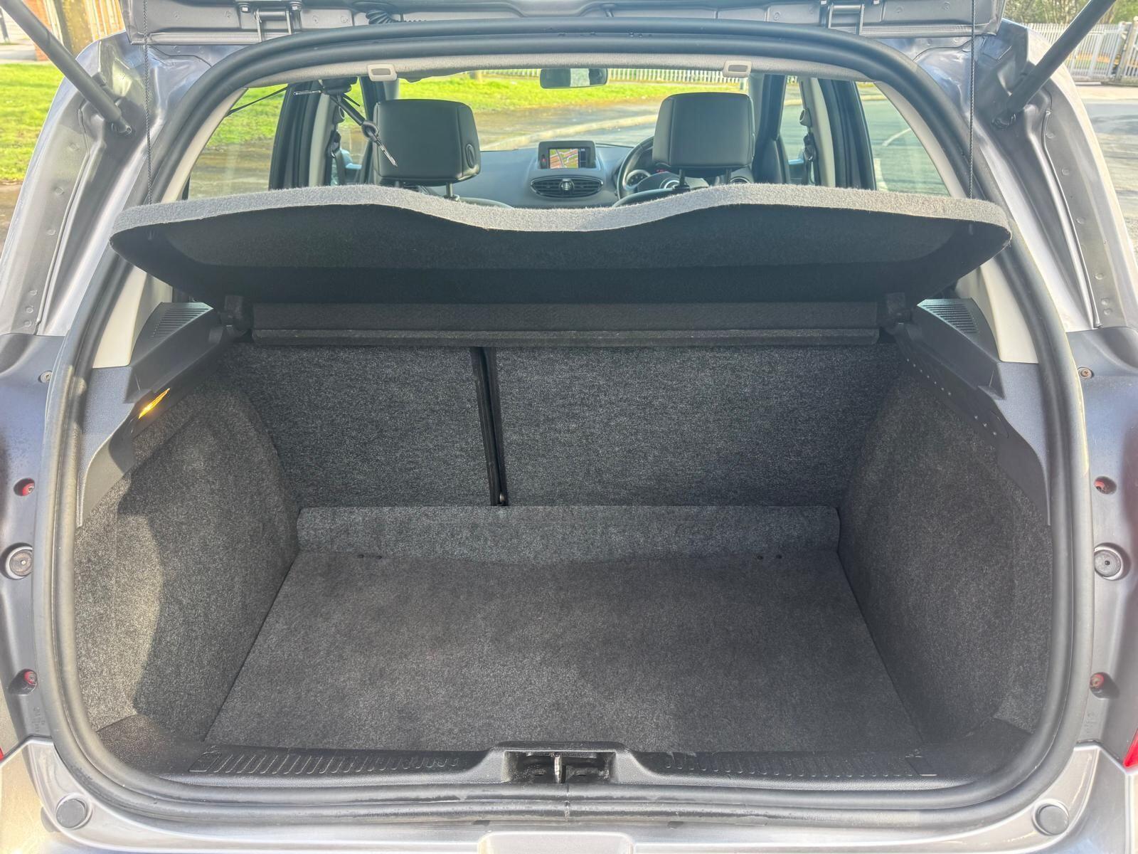 Renault Clio - Image 38