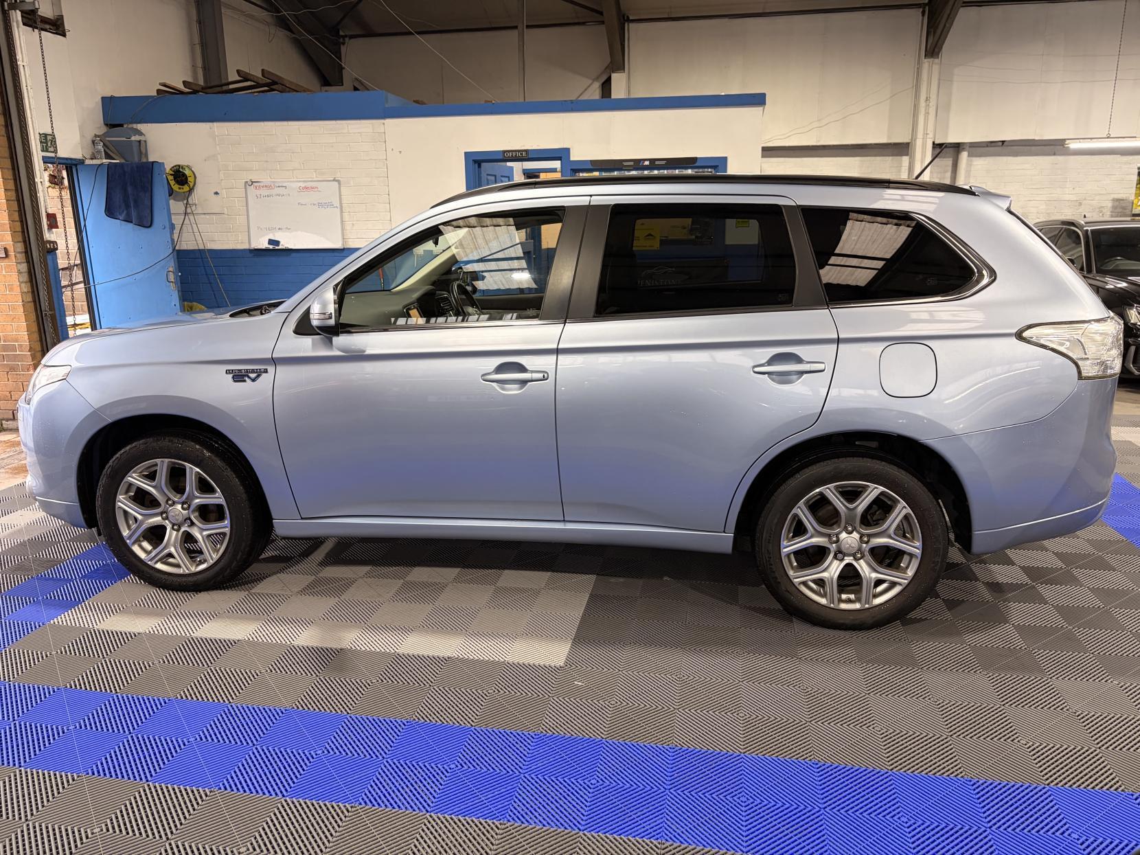 Mitsubishi Outlander - Image 4