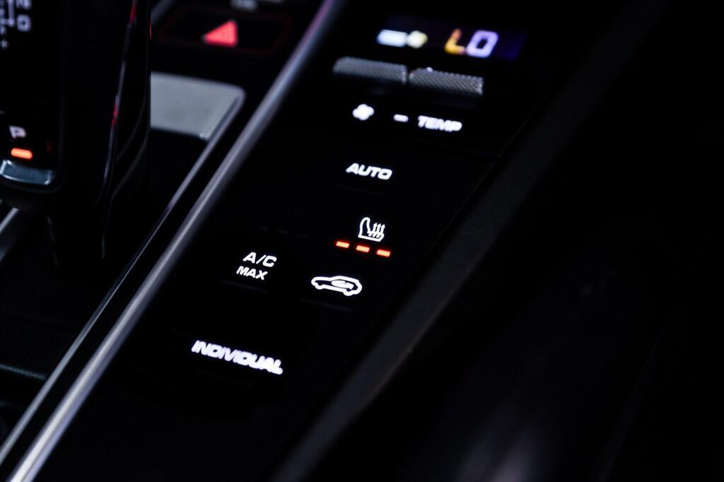 Porsche Cayenne - Image 24