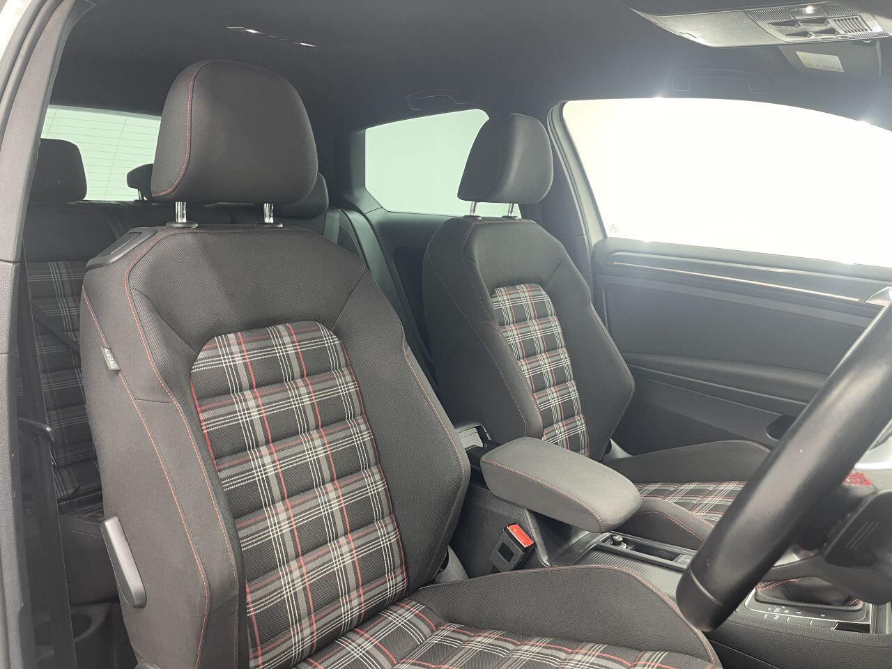 Volkswagen Golf - Image 4