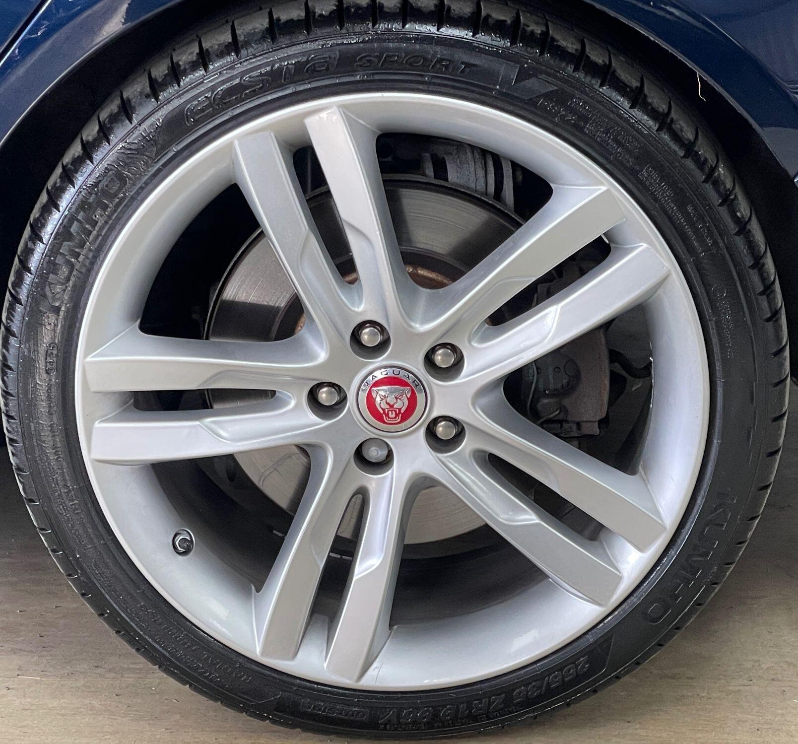 Jaguar XE - Image 15