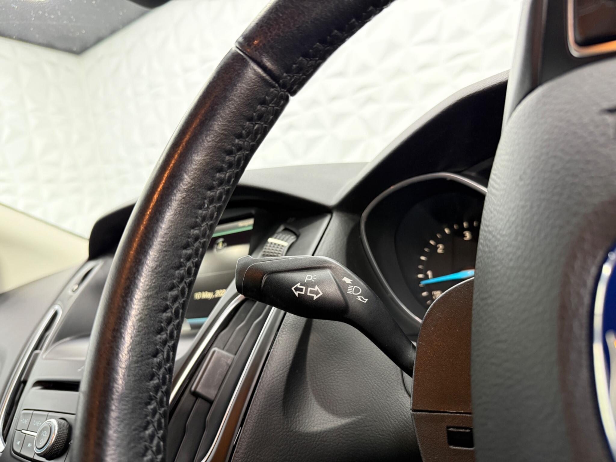 Ford Focus - Image 29