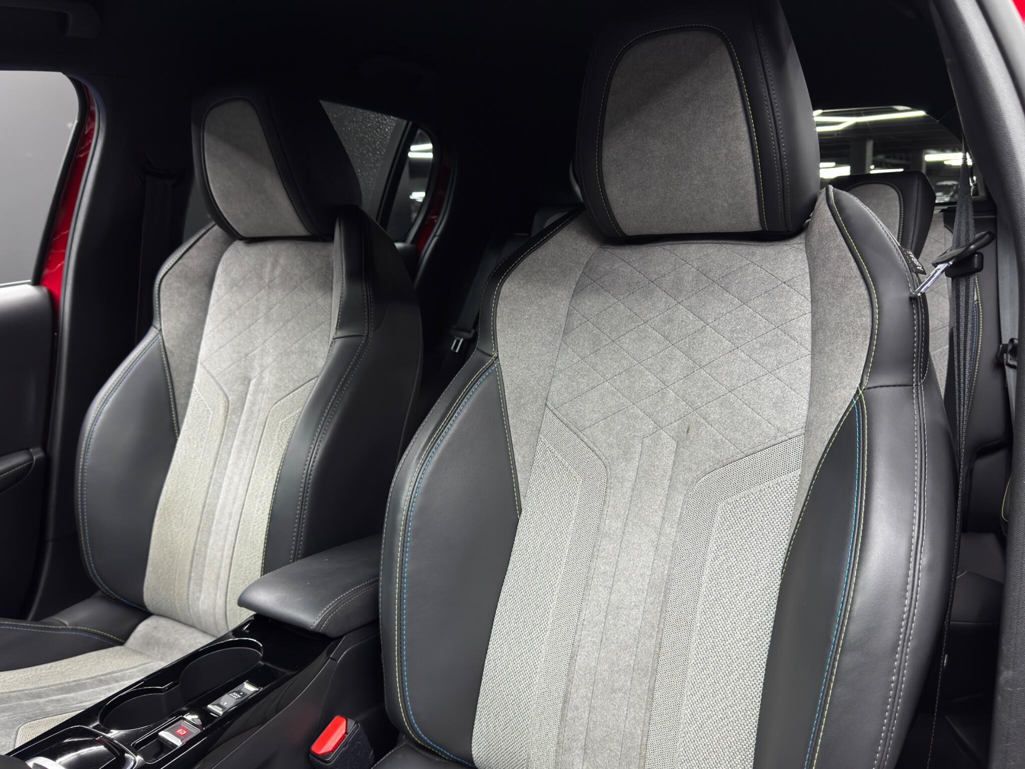 Peugeot E-208 - Image 14