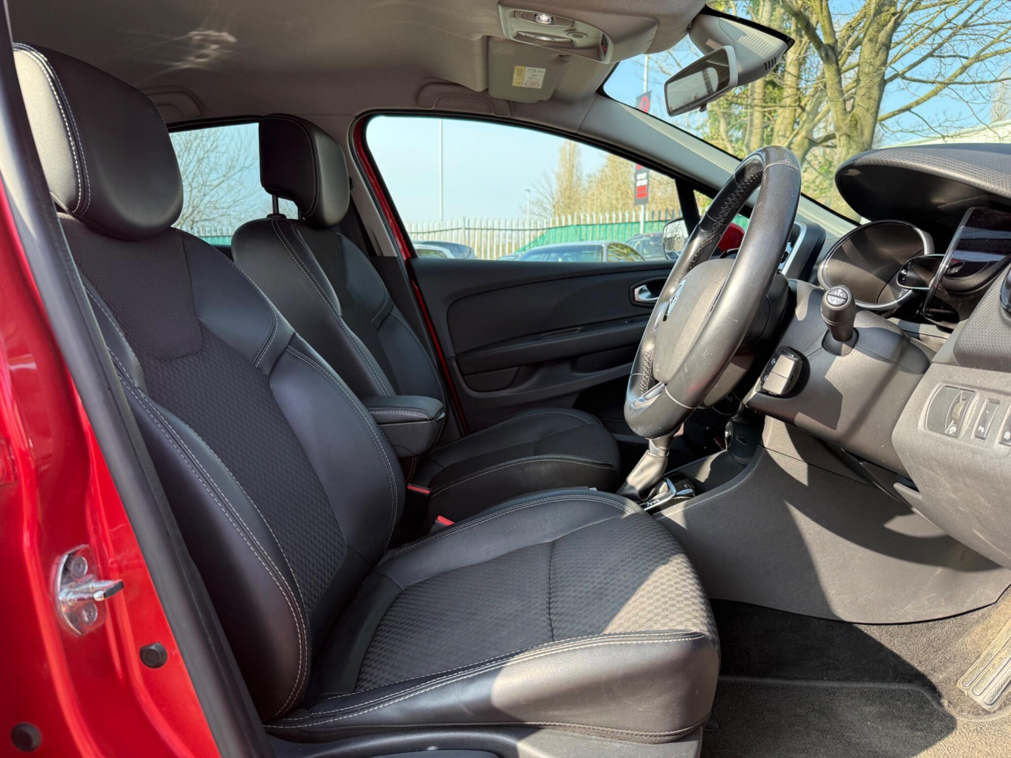 Renault Clio - Image 29