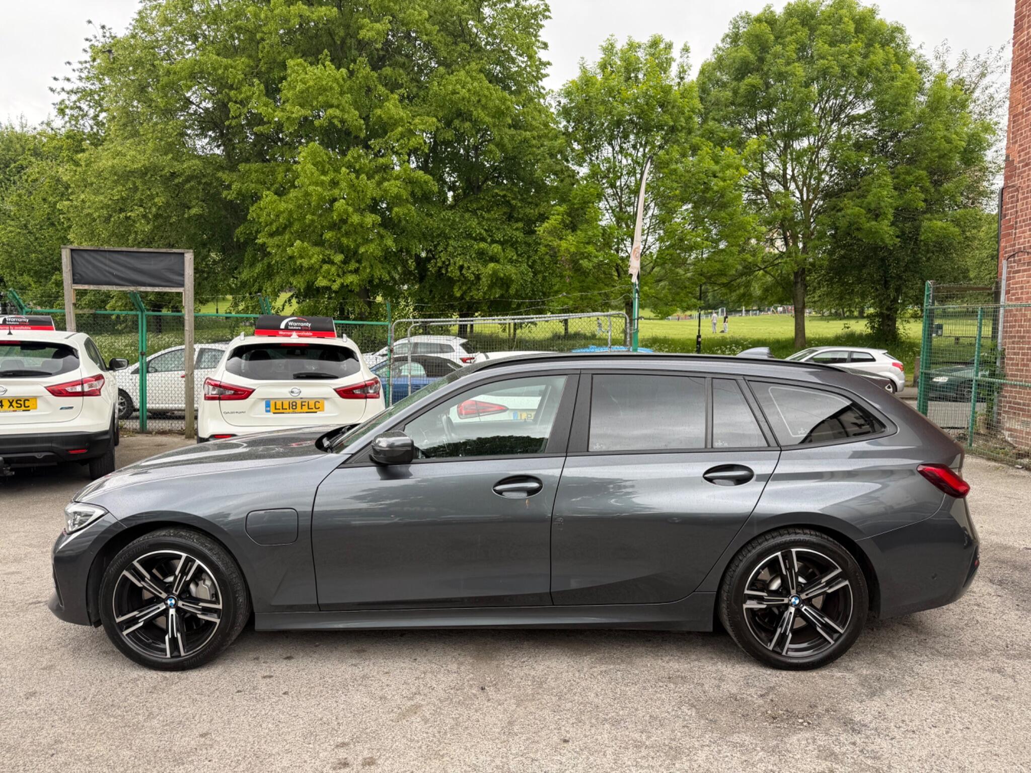 BMW 3 Series - Image 4