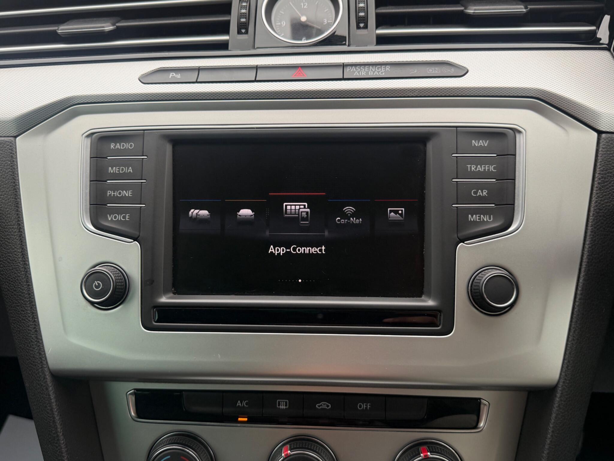 Volkswagen Passat - Image 42