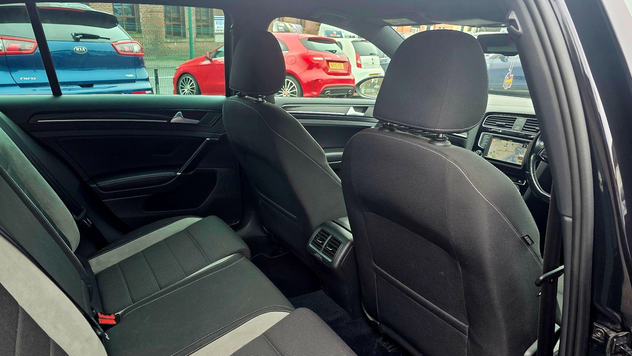 Volkswagen Golf - Image 19