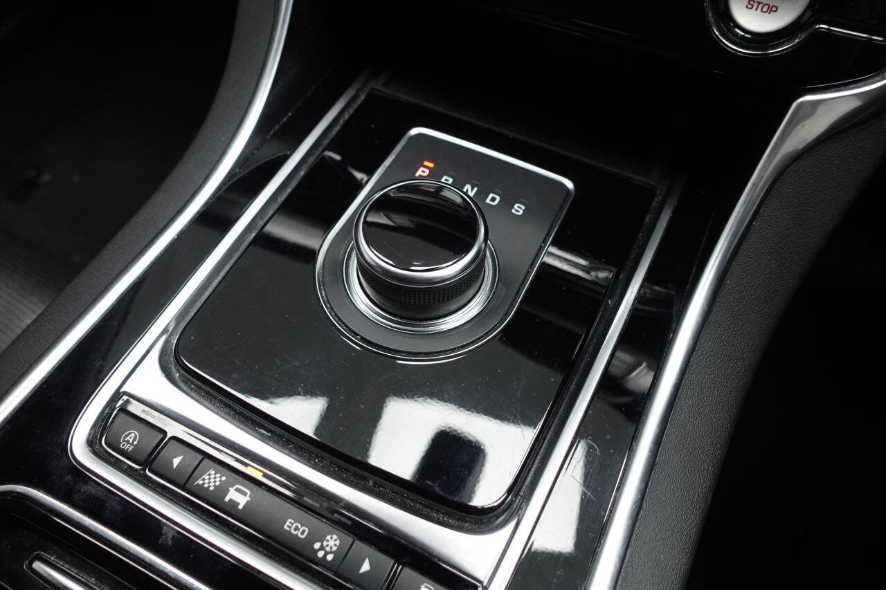 Jaguar XF - Image 39