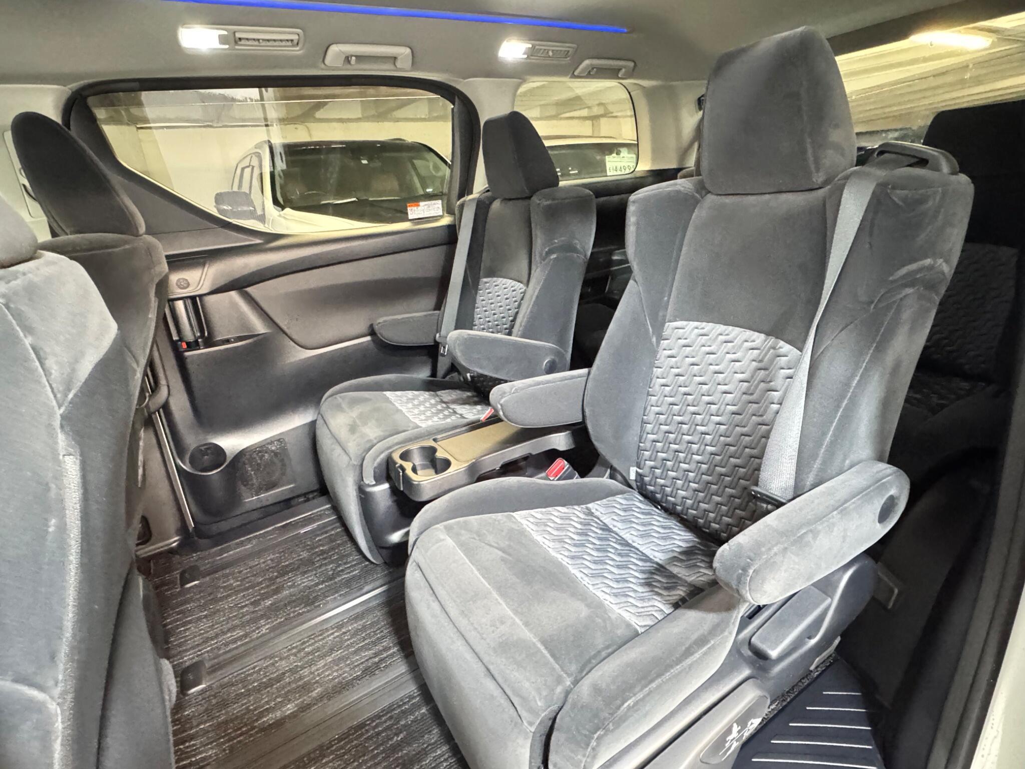 Toyota Vellfire - Image 13