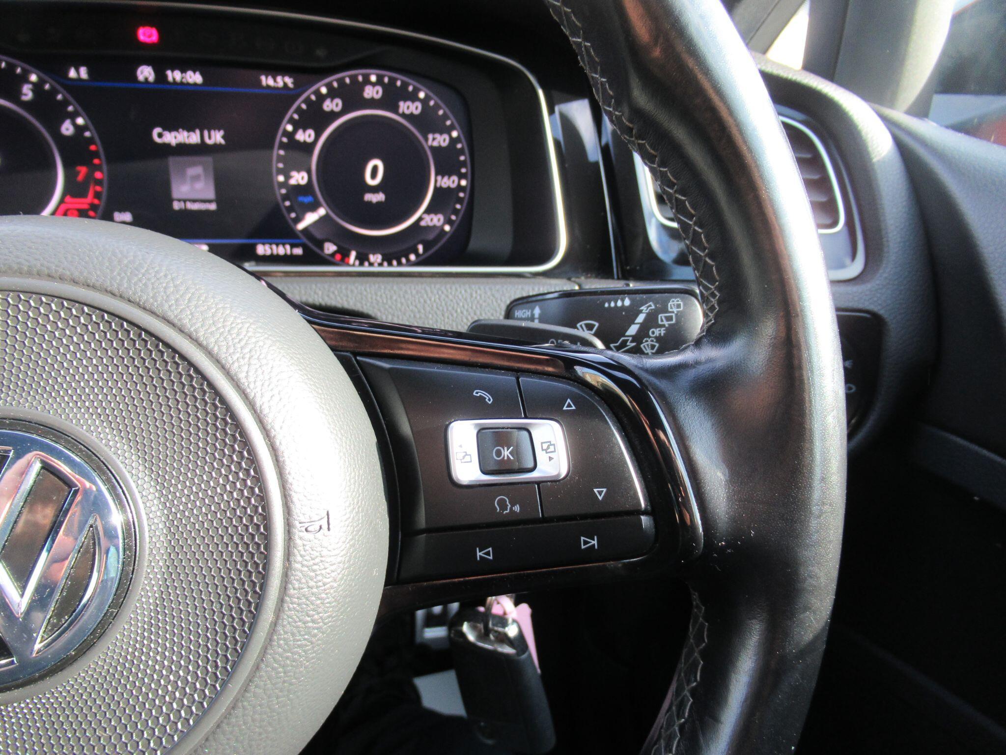 Volkswagen Golf - Image 28