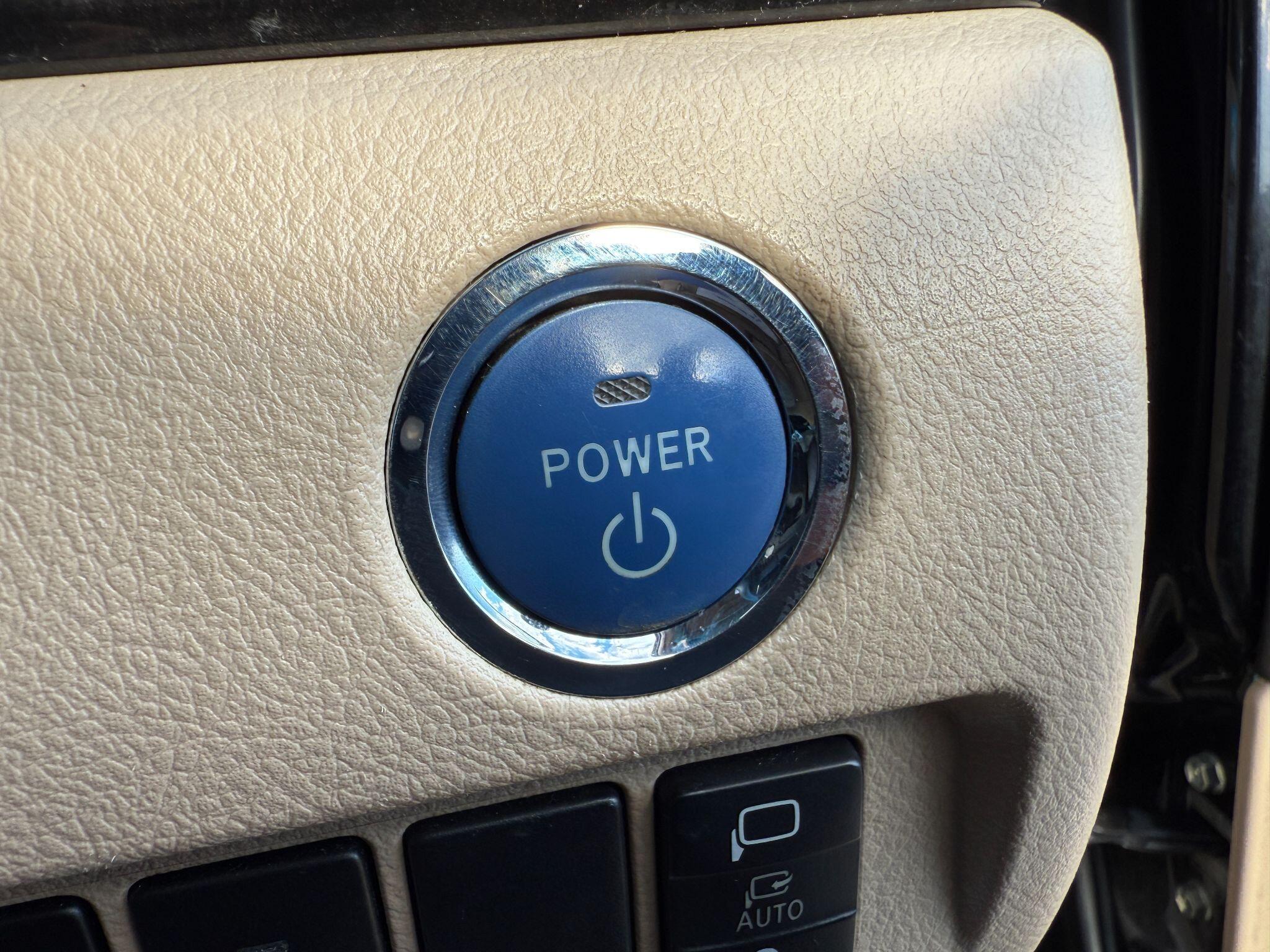 Toyota Alphard - Image 62