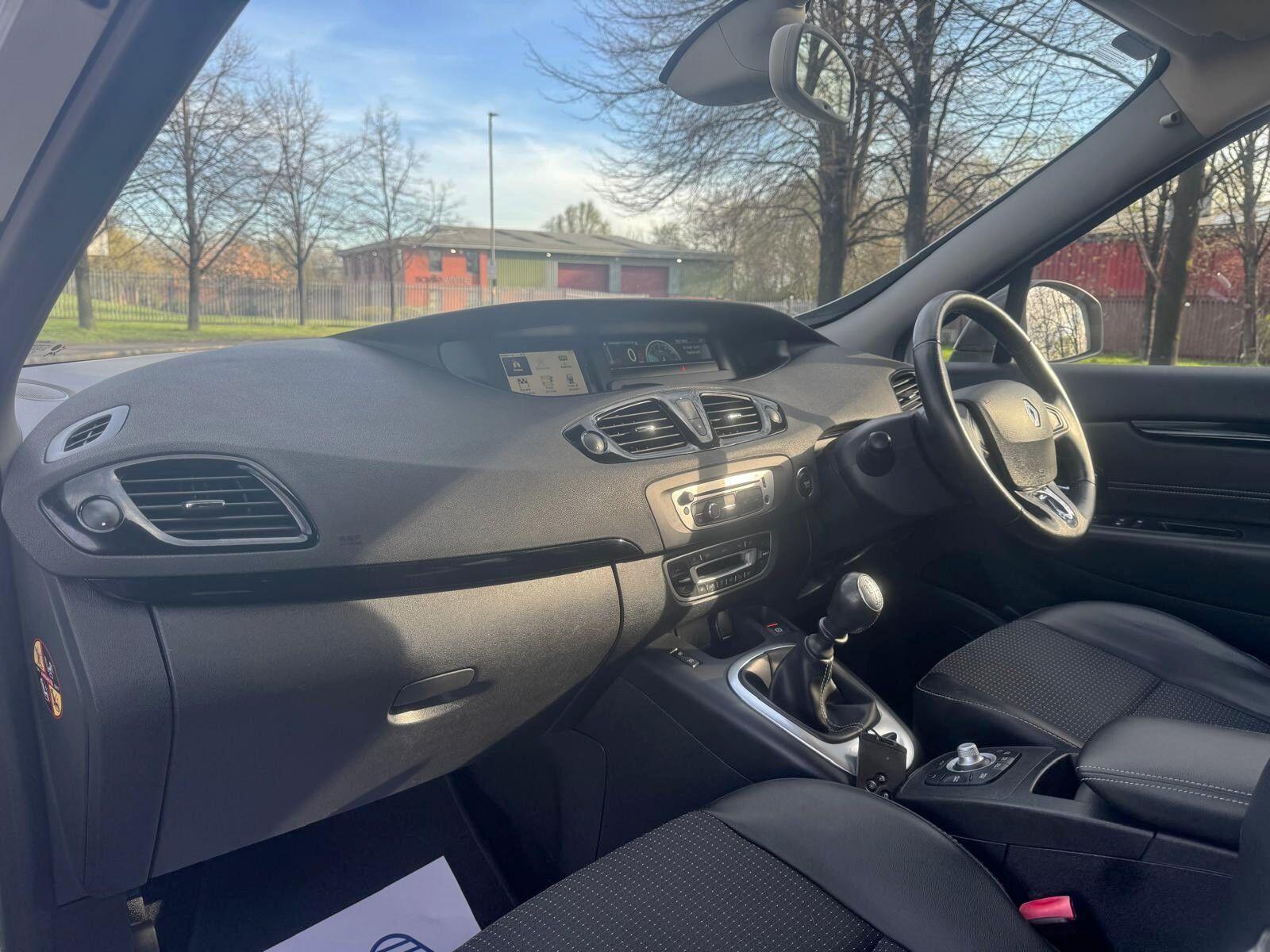 Renault Grand Scenic - Image 12