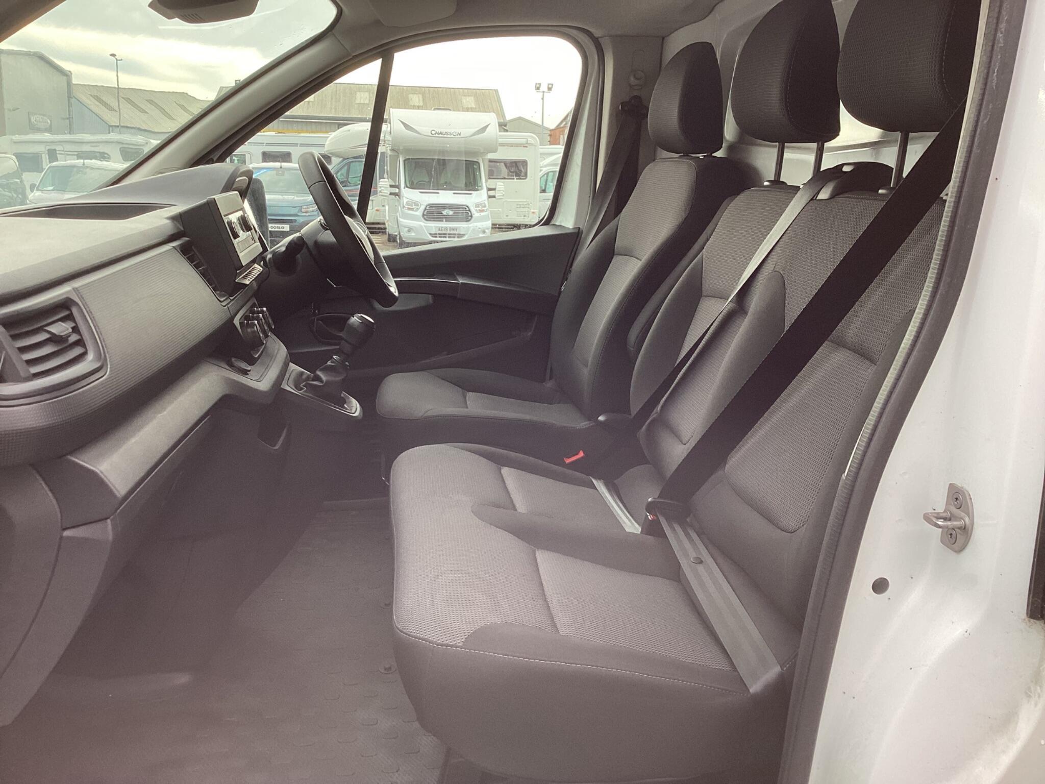 Renault Trafic - Image 12