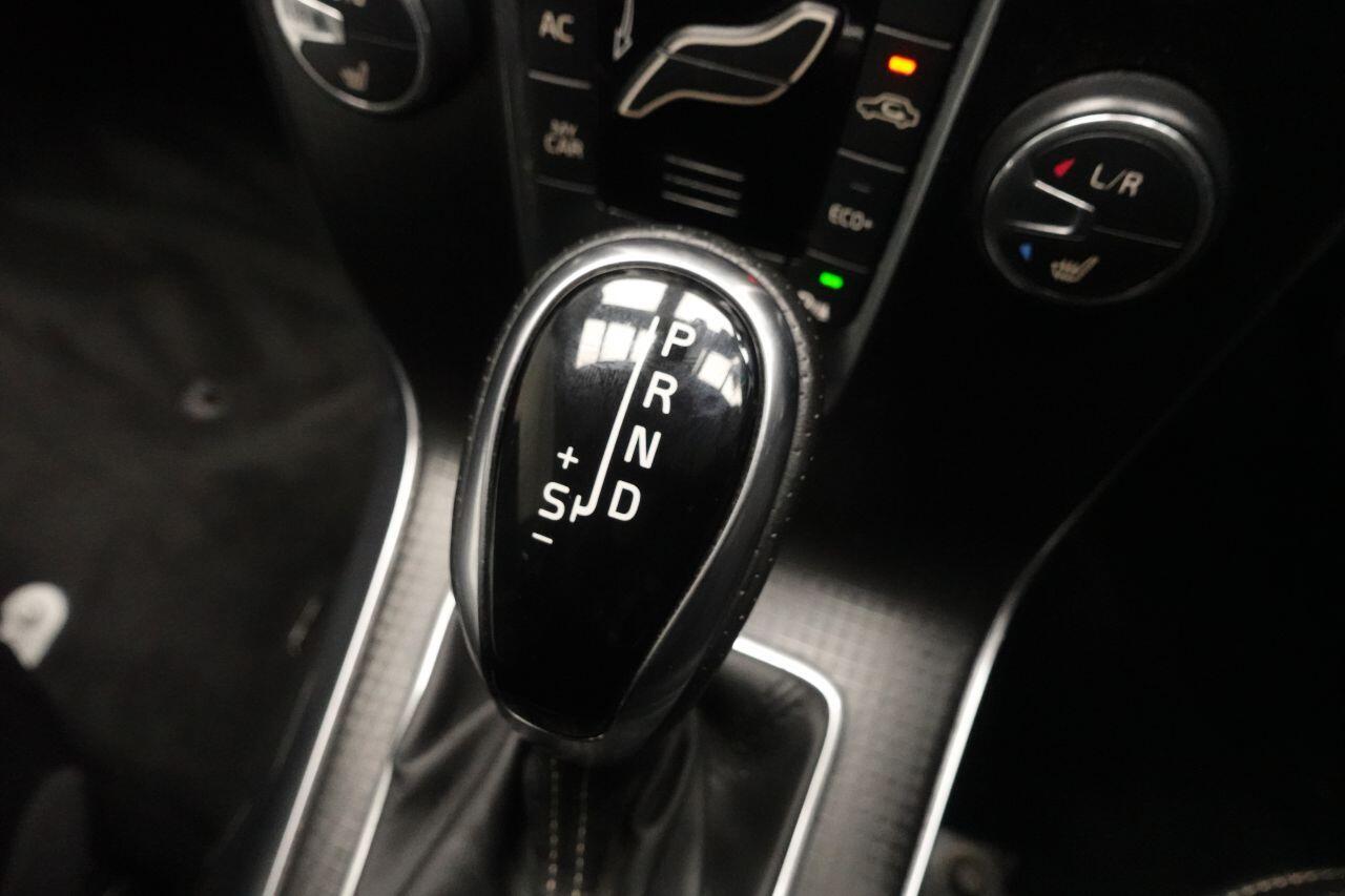 Volvo V40 - Image 14