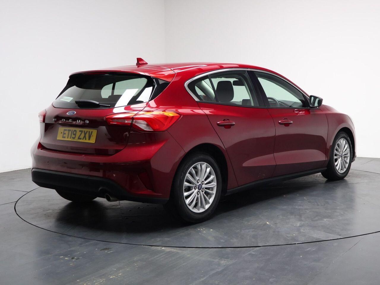 Ford Focus - Image 12