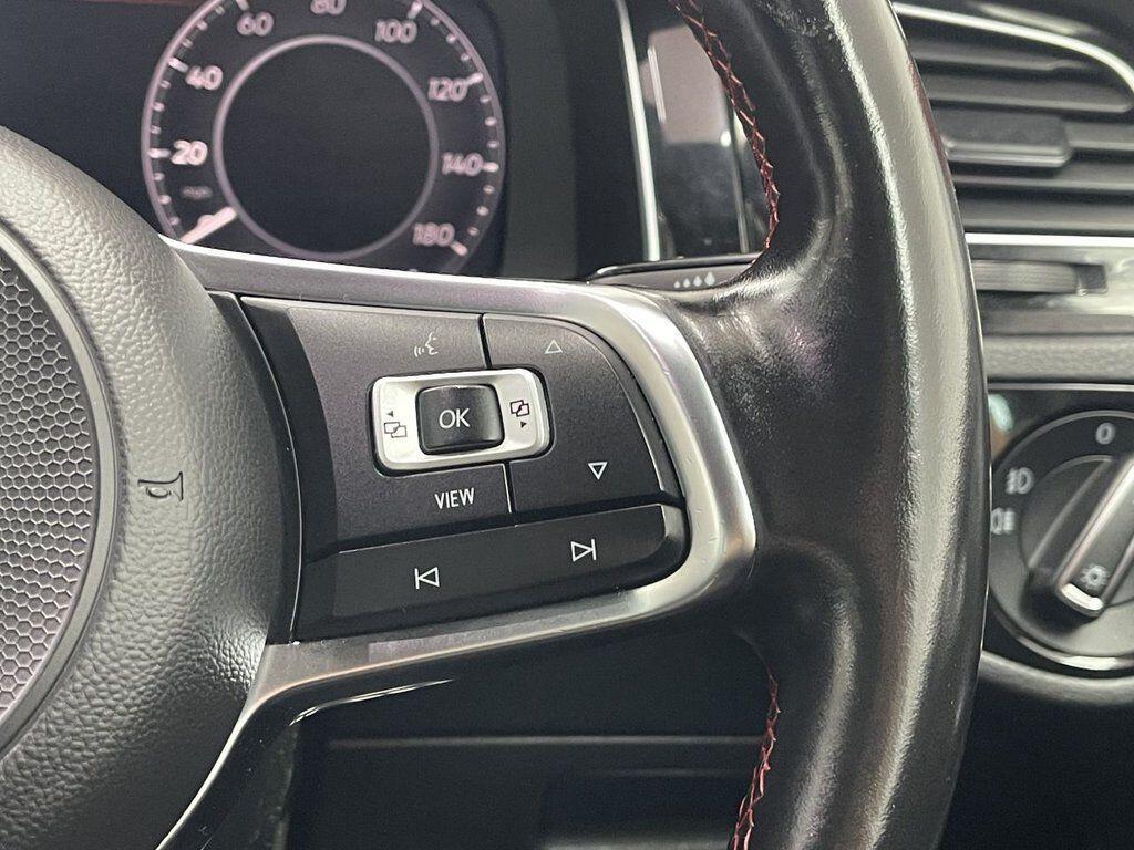 Volkswagen Golf - Image 25