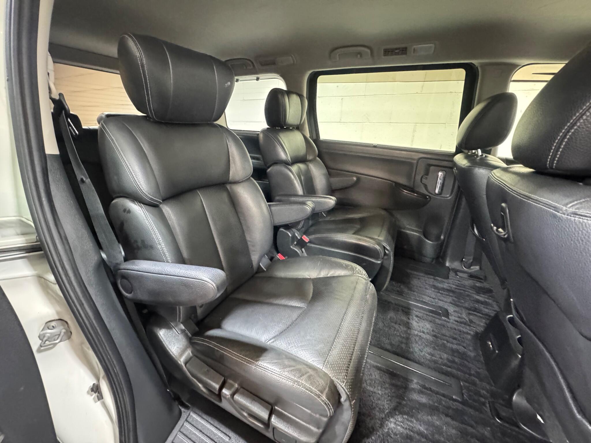 Nissan Elgrand - Image 13