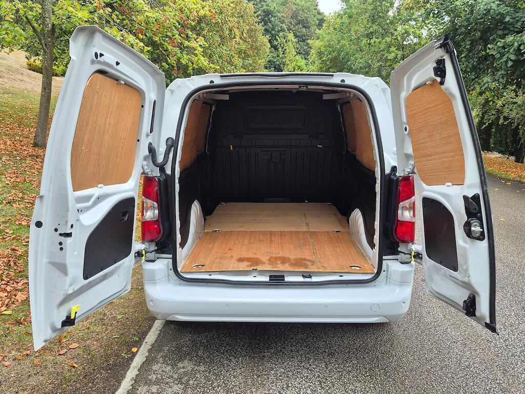 Vauxhall Combo - Image 7