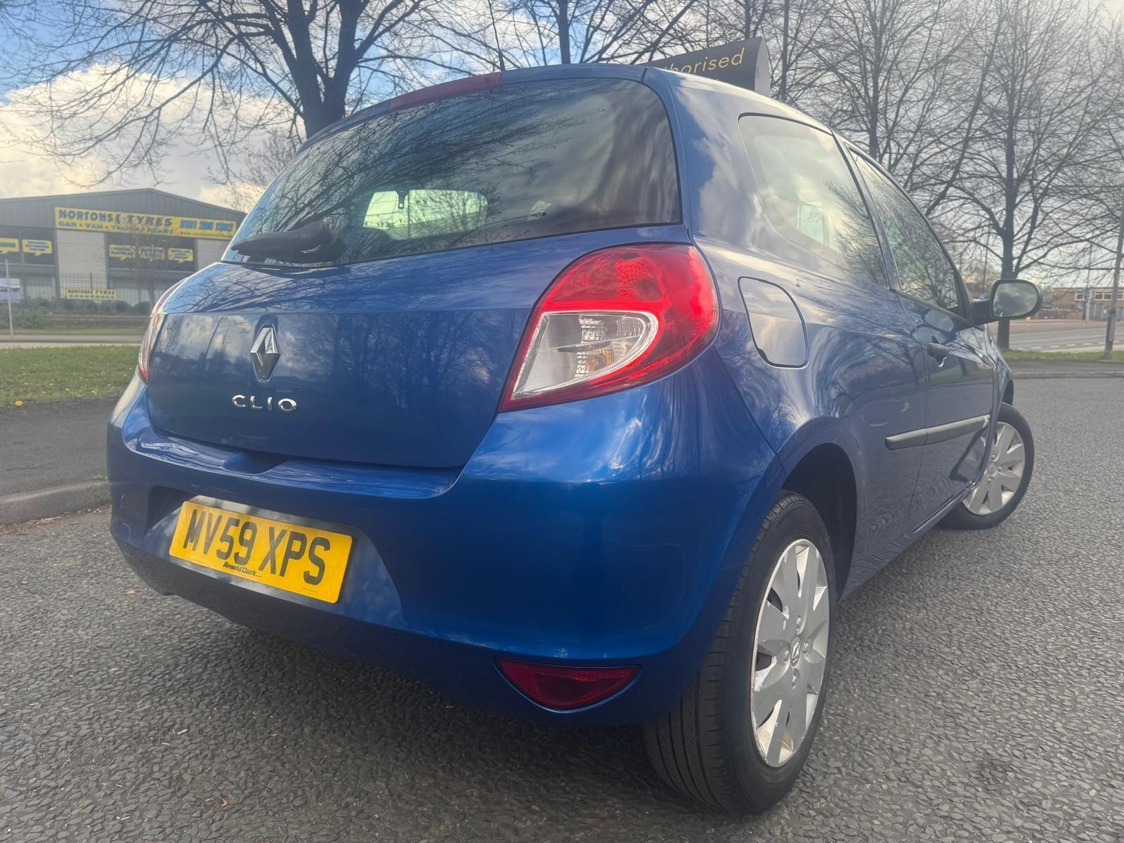 Renault Clio - Image 13