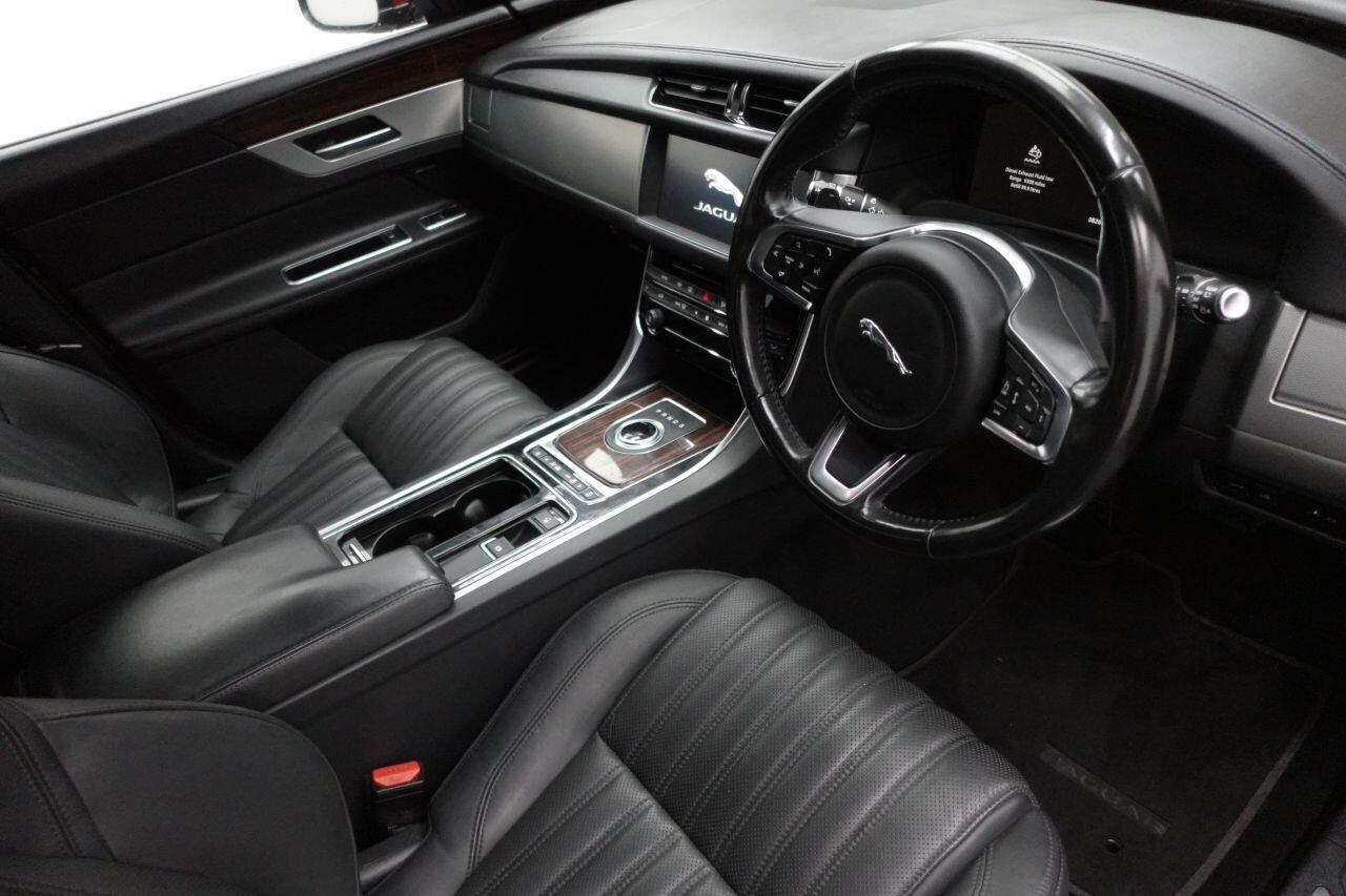 Jaguar XF - Image 17