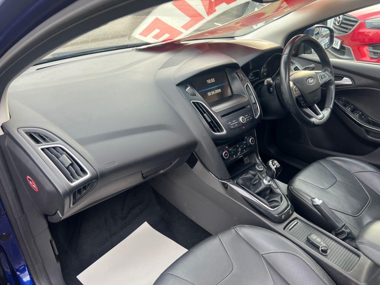 Ford Focus - Image 17