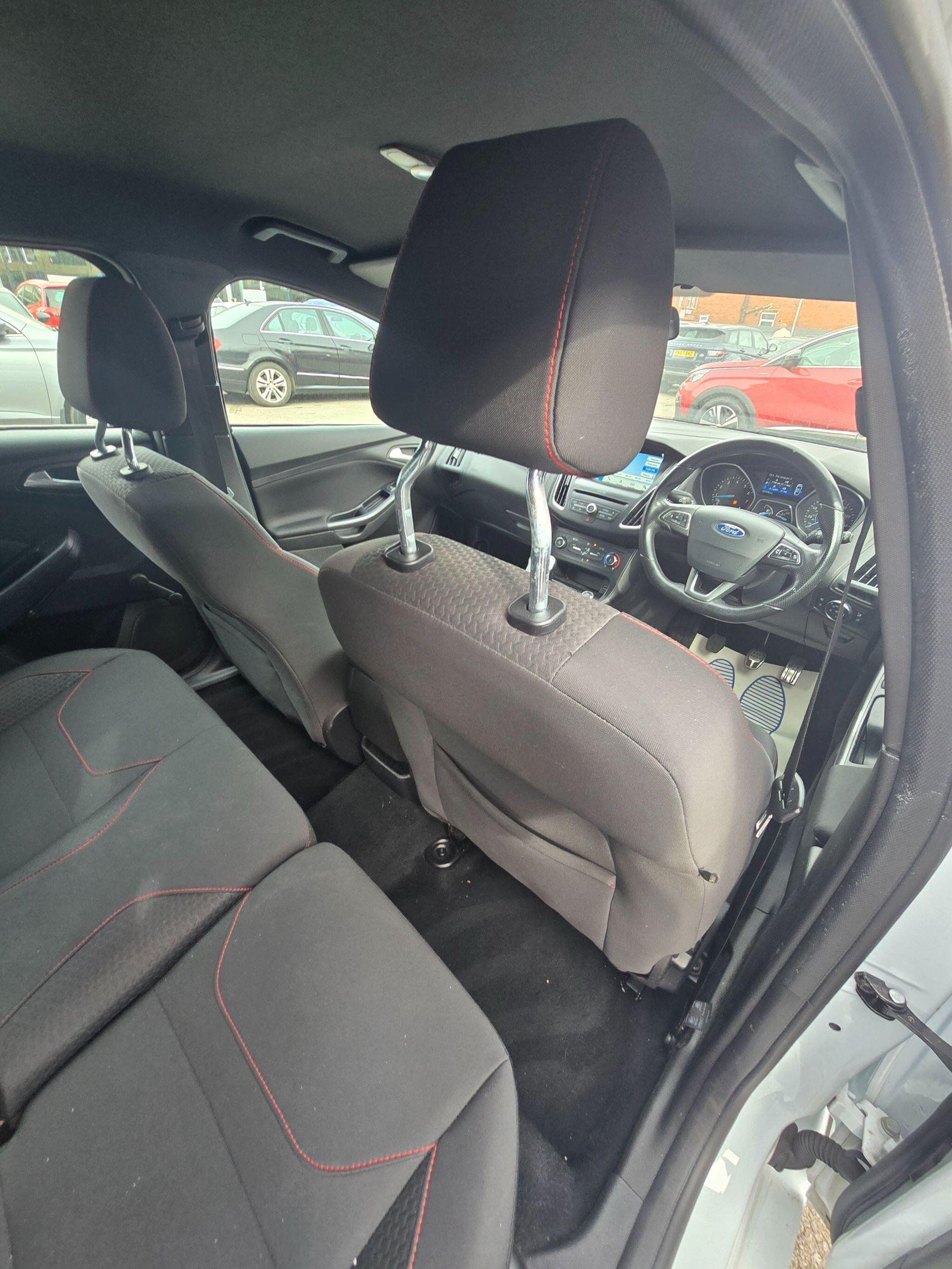 Ford Focus - Image 43