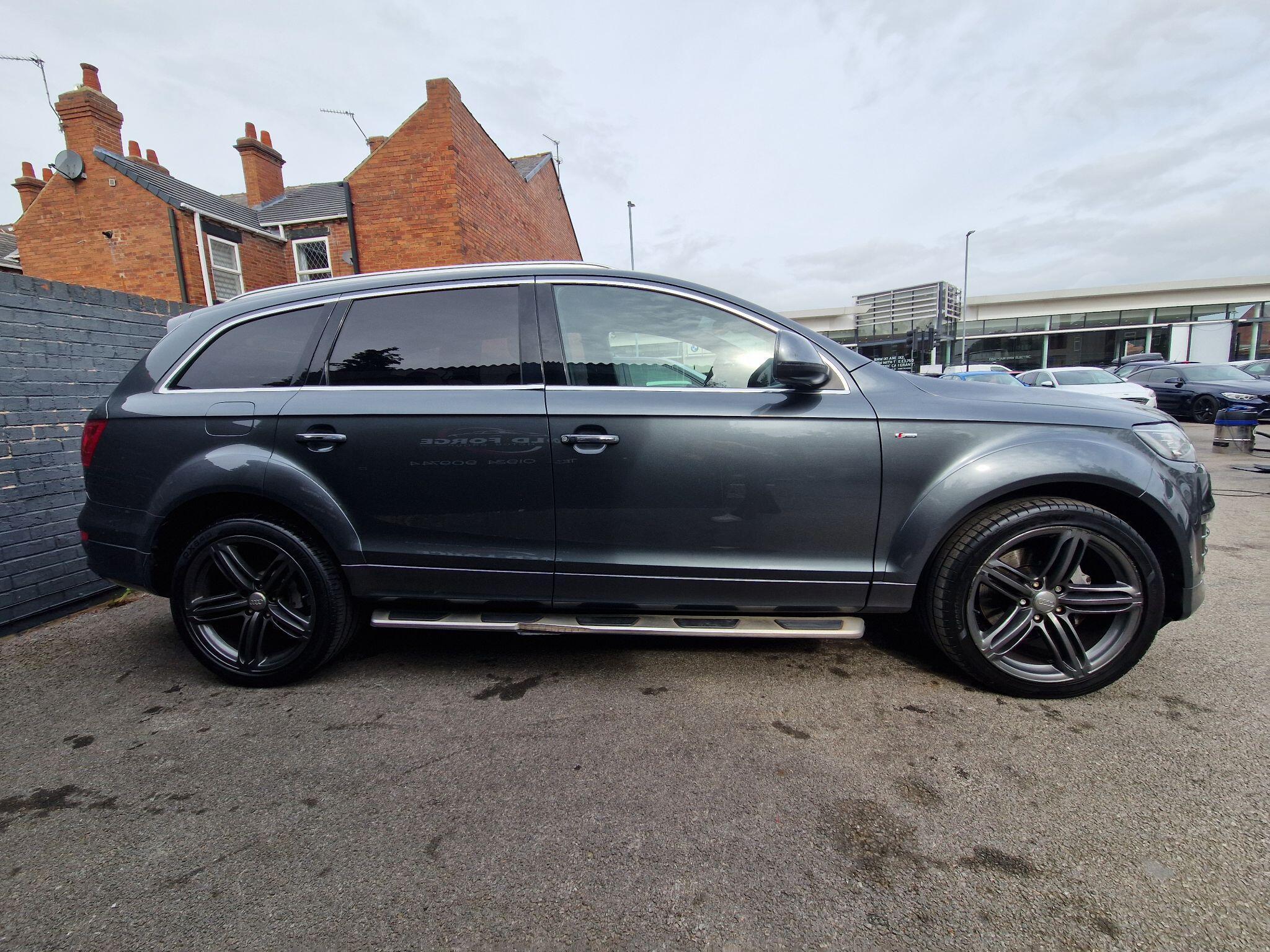 Audi Q7 - Image 7