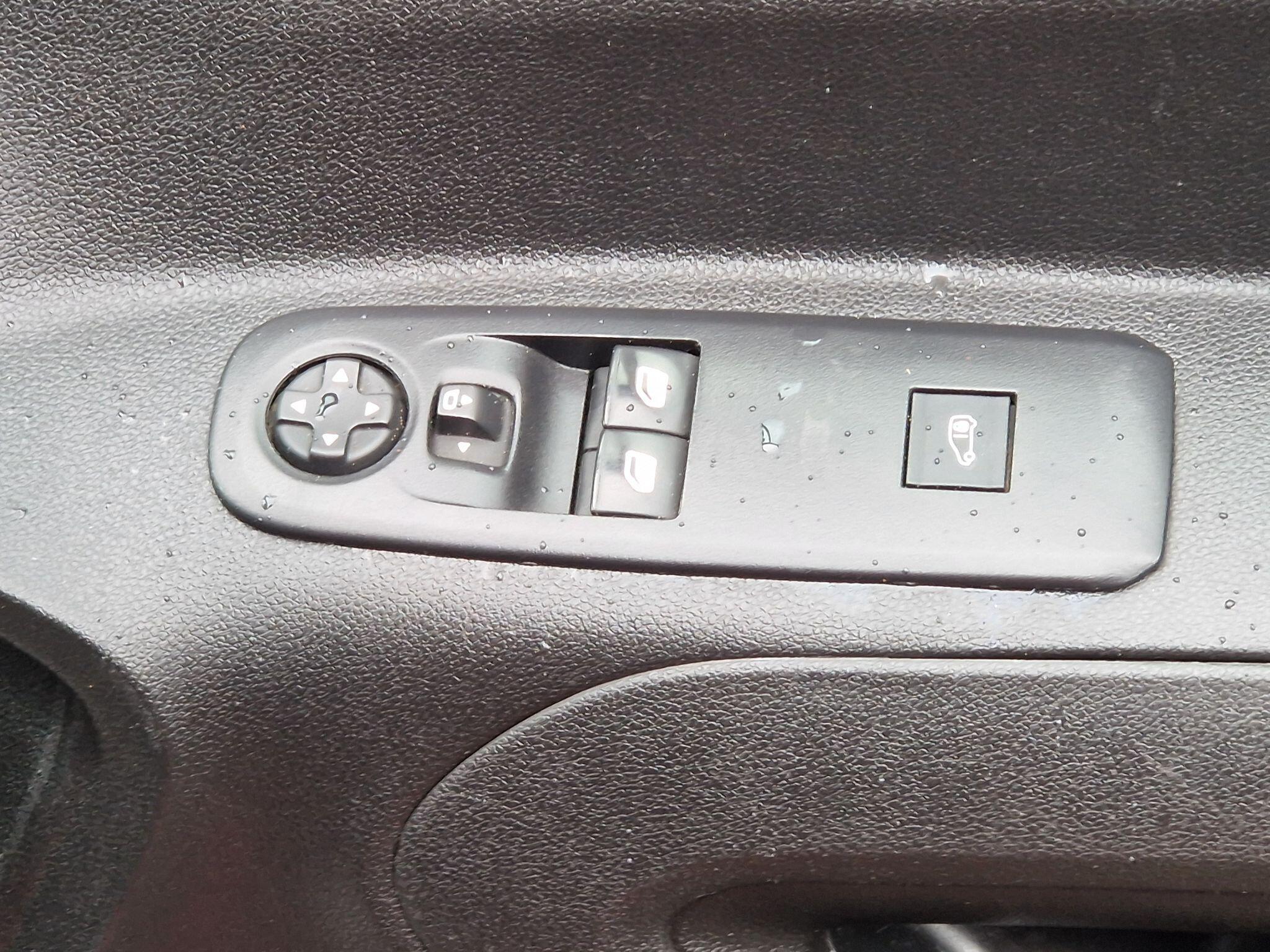 Citroen Berlingo - Image 32