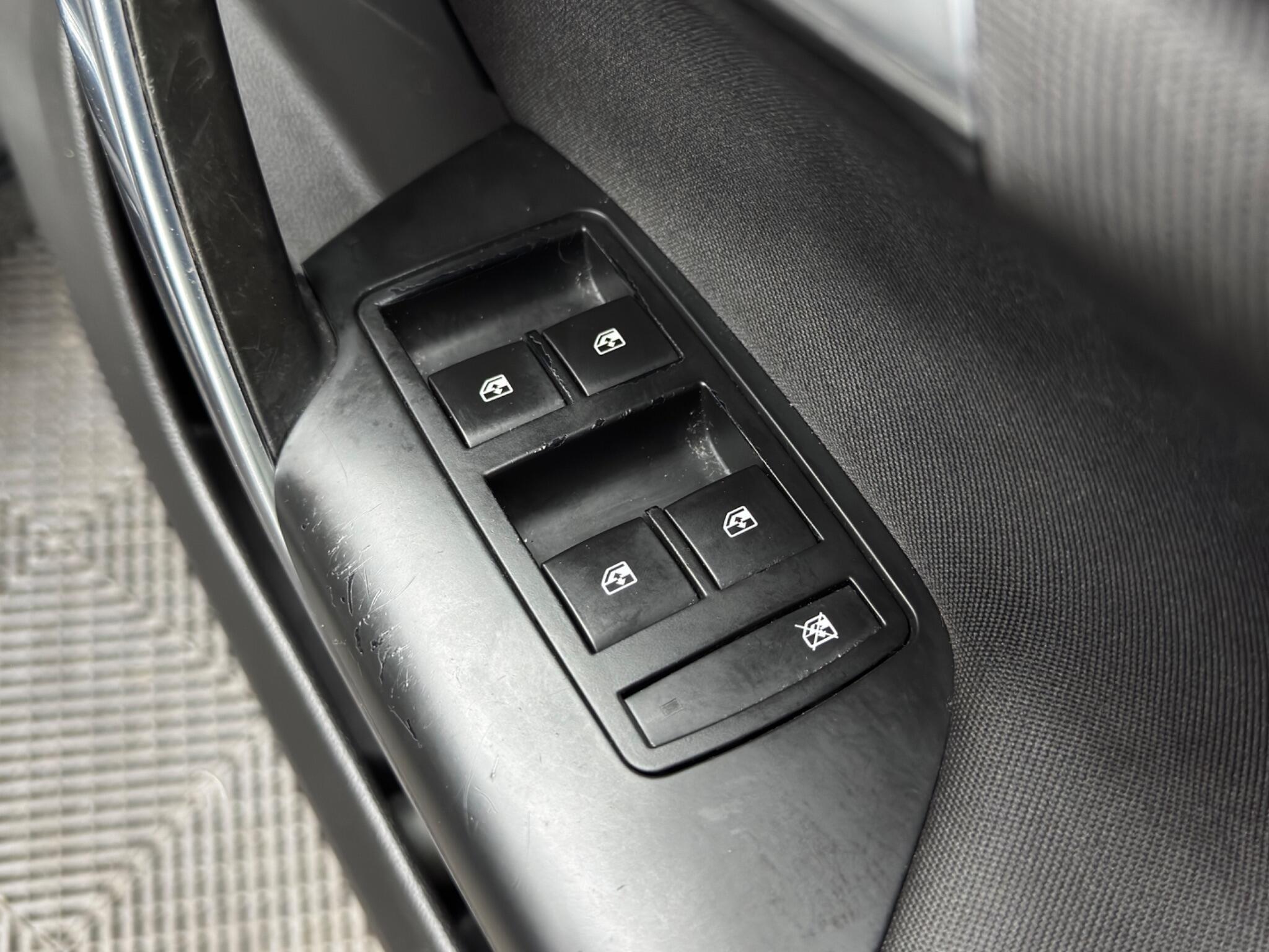 Vauxhall Insignia - Image 35