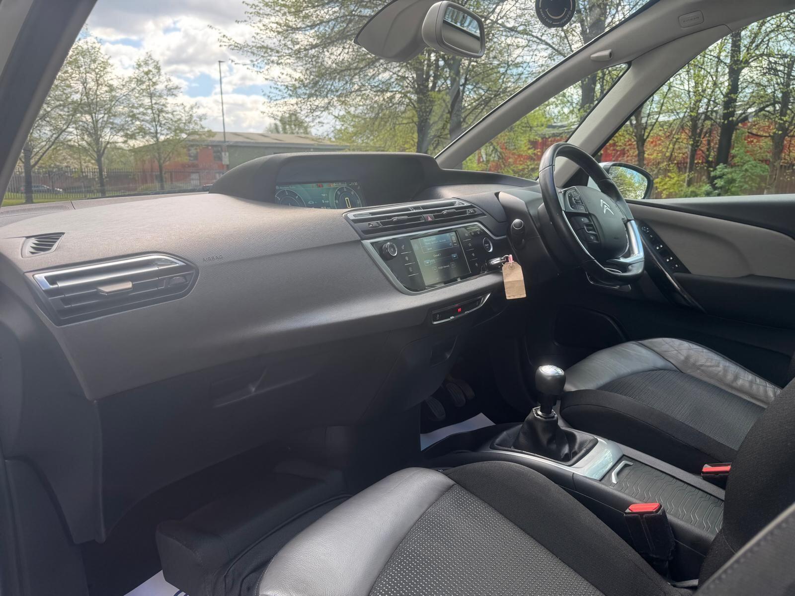Citroen C4 Picasso - Image 17
