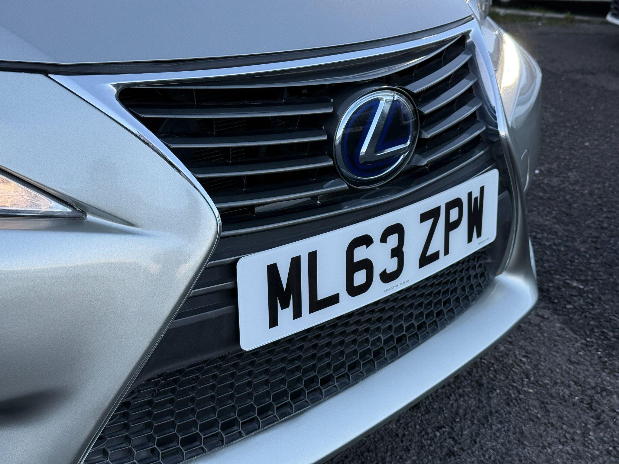 Lexus IS - Image 11