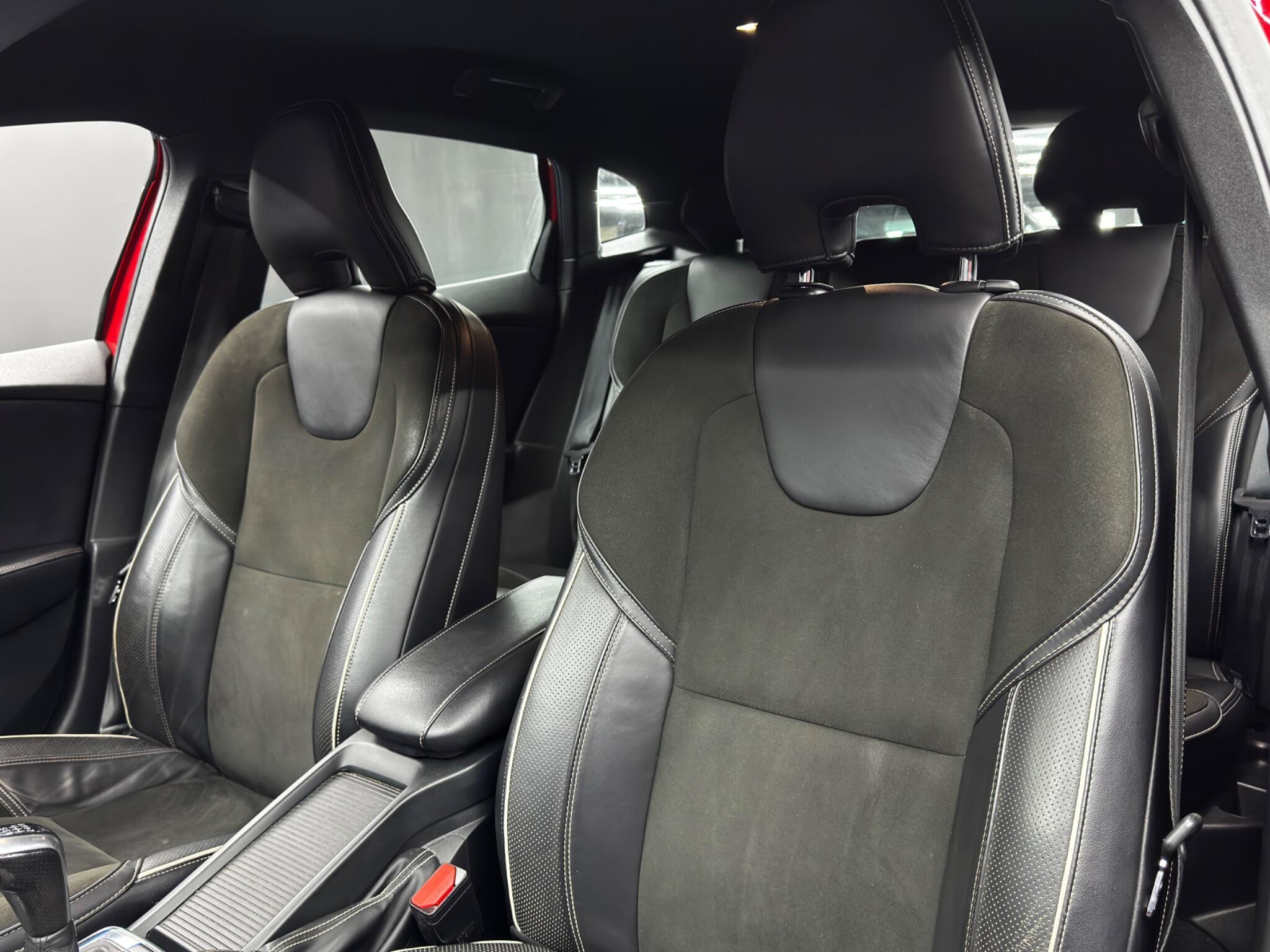 Volvo V40 - Image 13