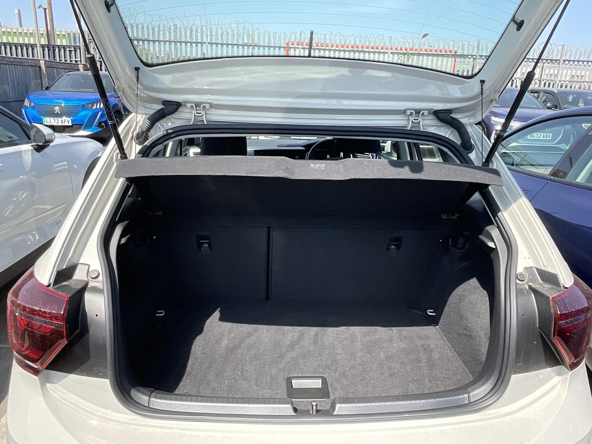 Volkswagen Polo - Image 19