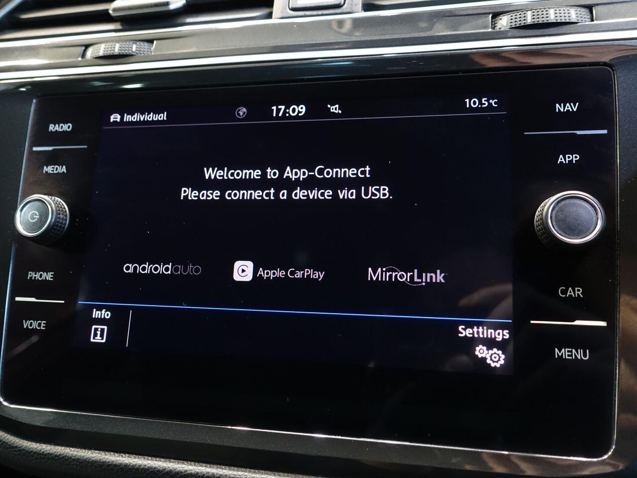 Volkswagen Tiguan - Image 33