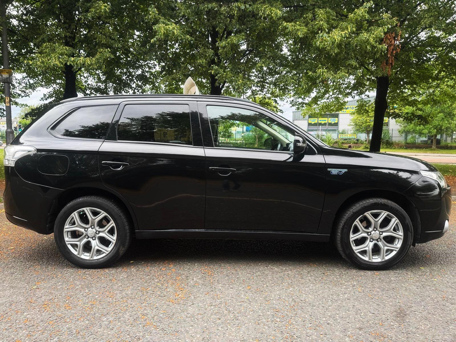 Mitsubishi Outlander - Image 12