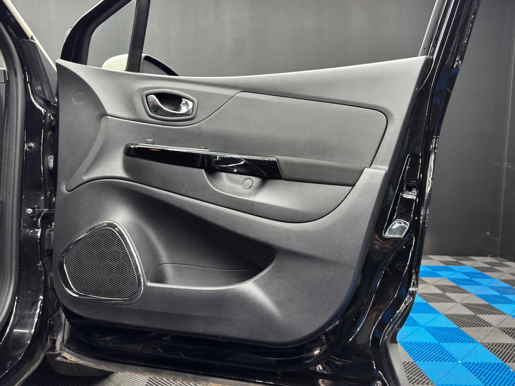 Renault Captur - Image 34