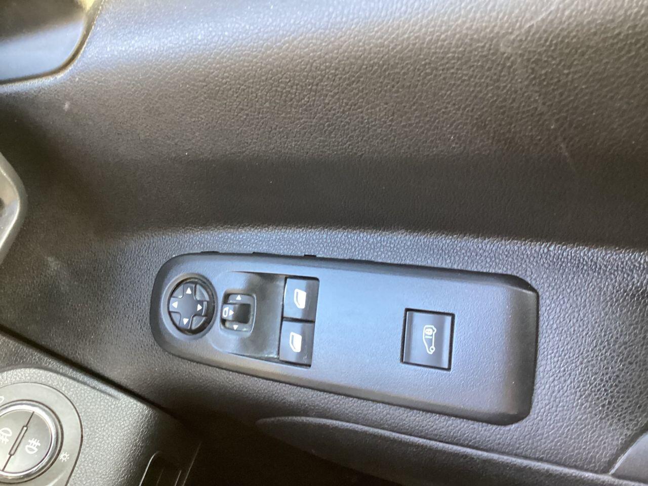 Vauxhall Combo - Image 12