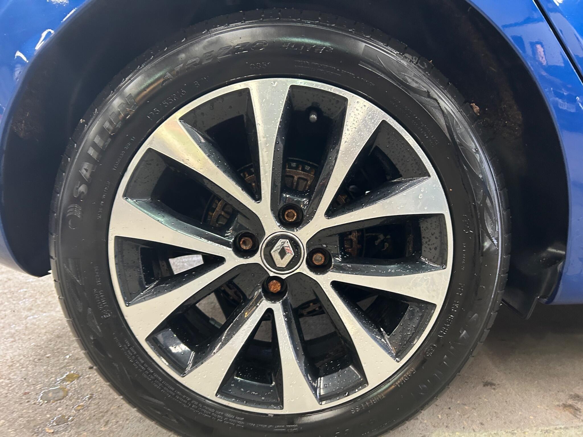 Renault Clio - Image 19