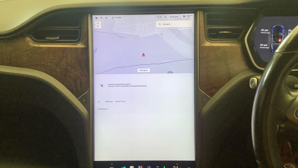 Tesla Model S - Image 2