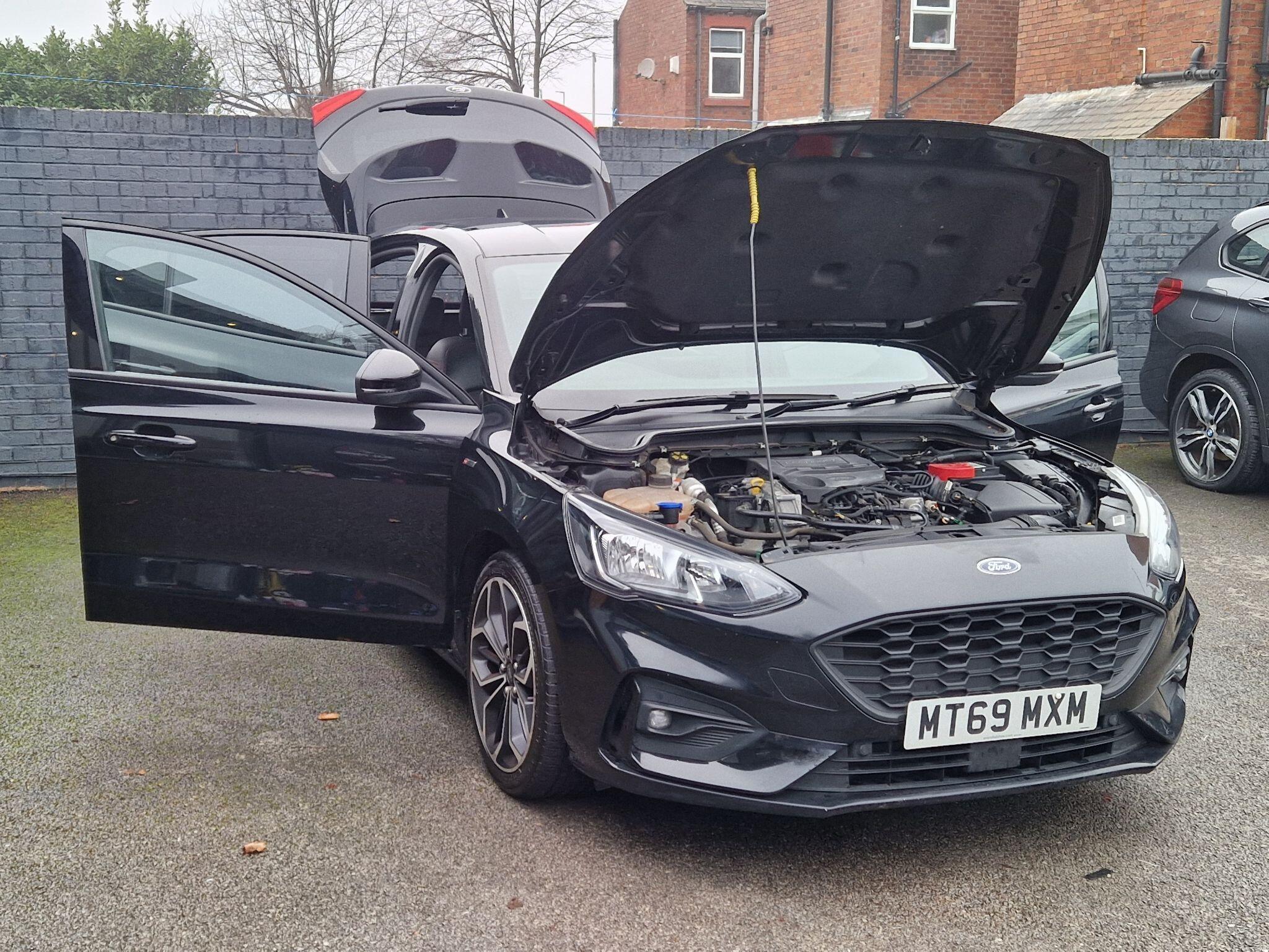 Ford Focus - Image 12