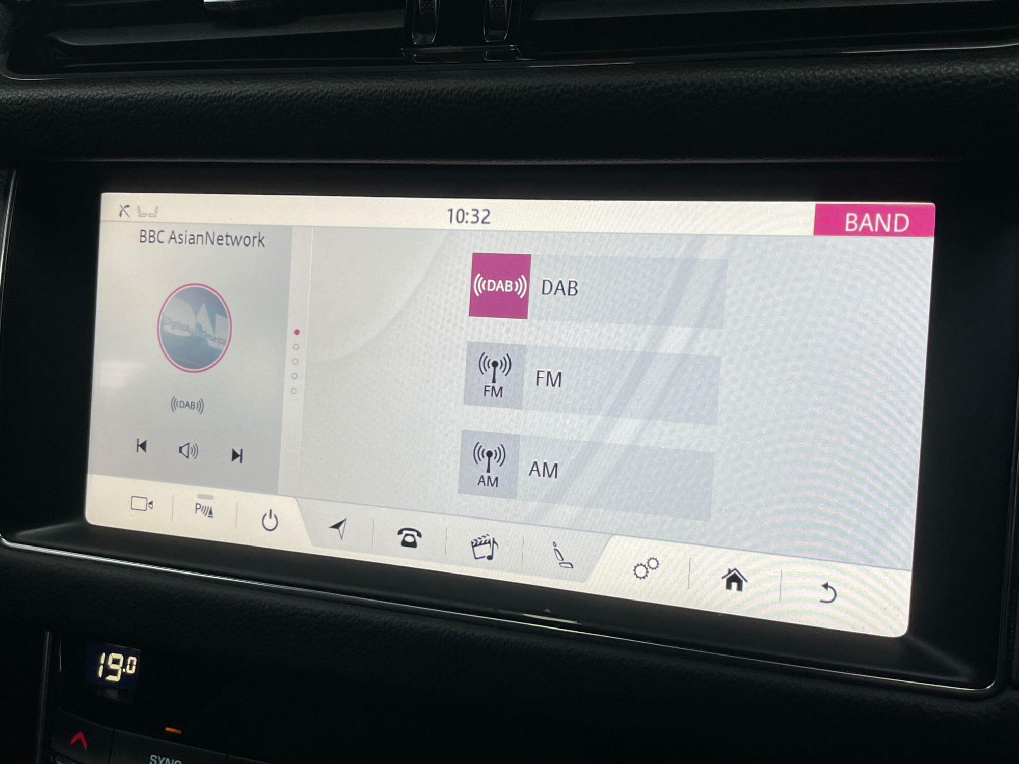 Jaguar XF - Image 40