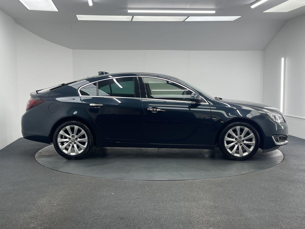 Vauxhall Insignia - Image 11