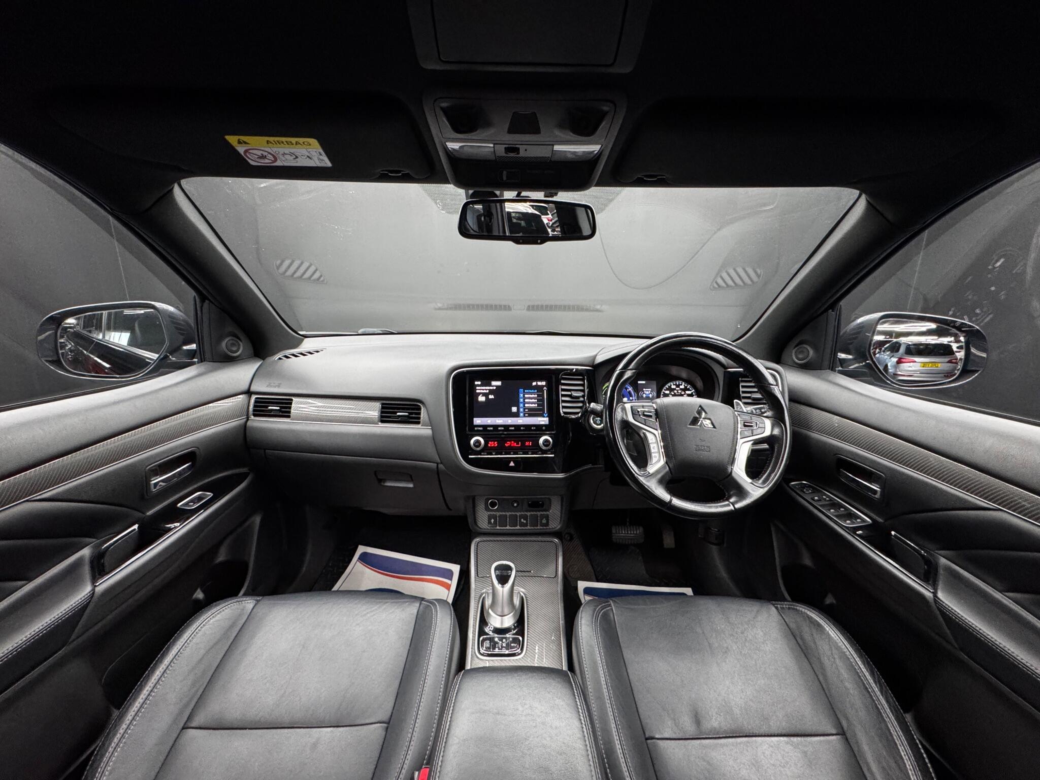 Mitsubishi Outlander - Image 17