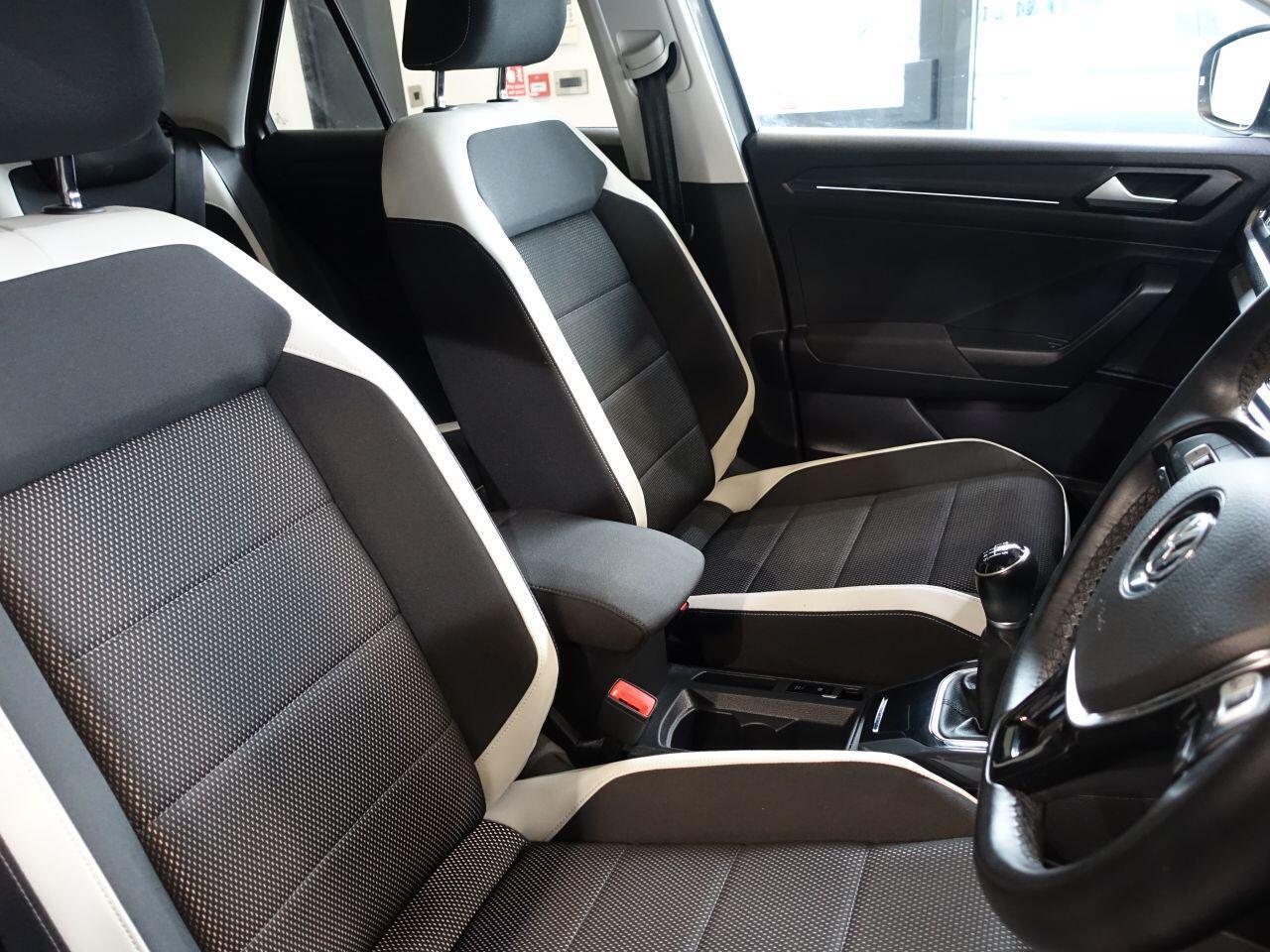 Volkswagen T-Roc - Image 13