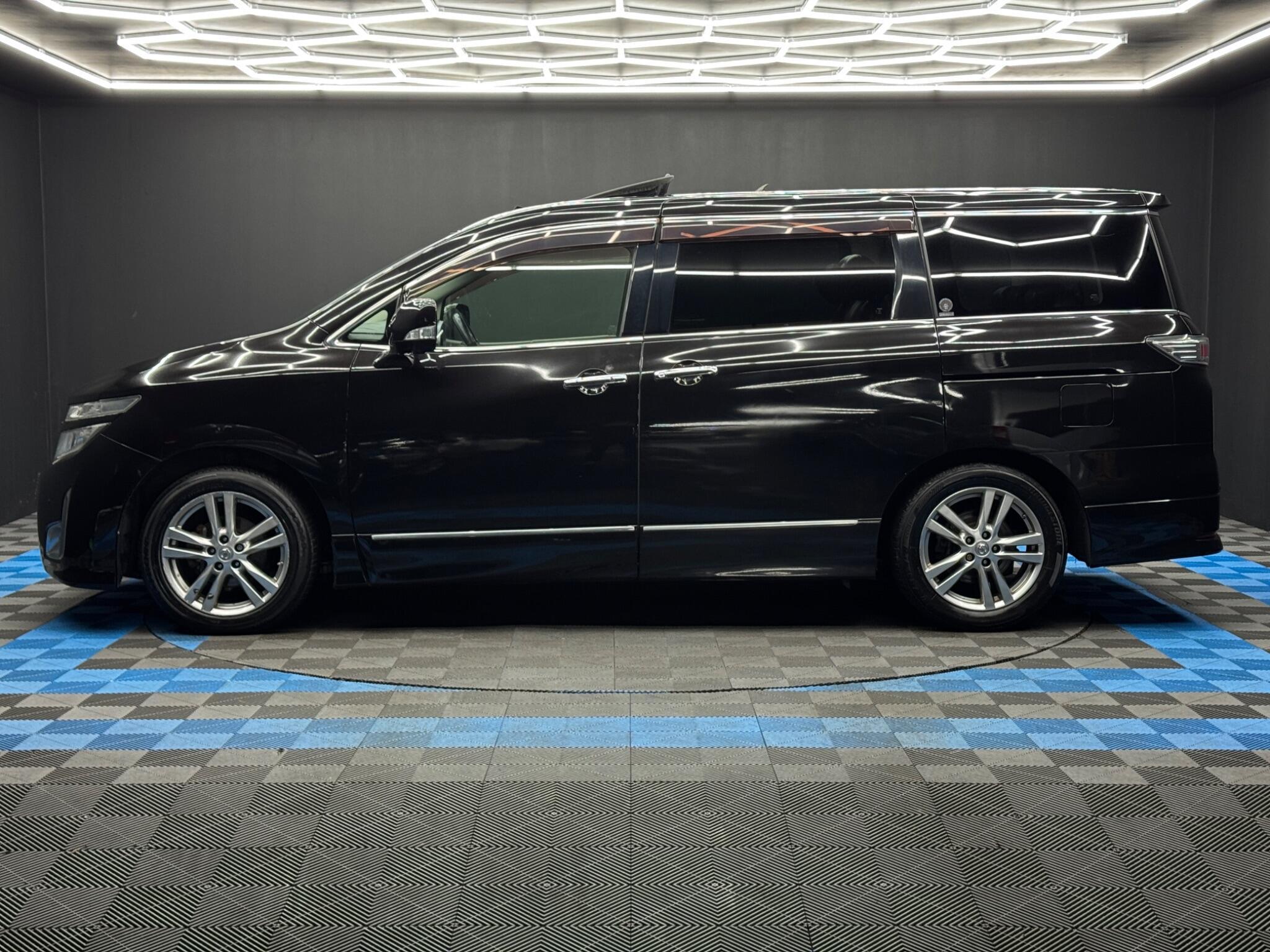 Nissan Elgrand - Image 8