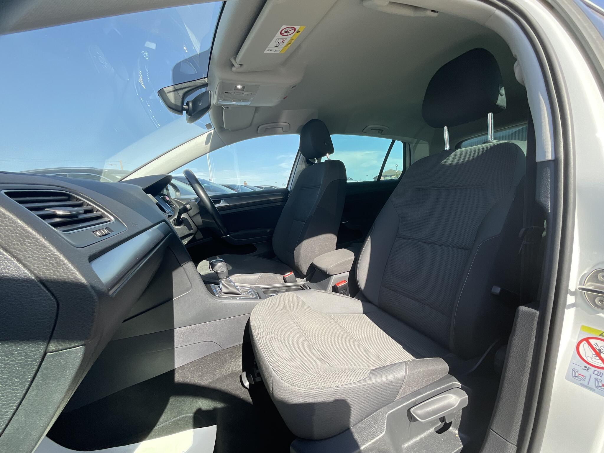 Volkswagen e-Golf - Image 12
