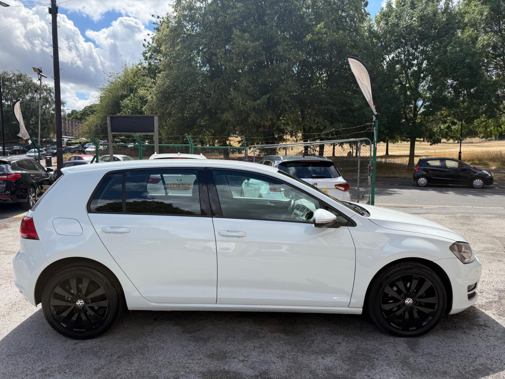 Volkswagen Golf - Image 8